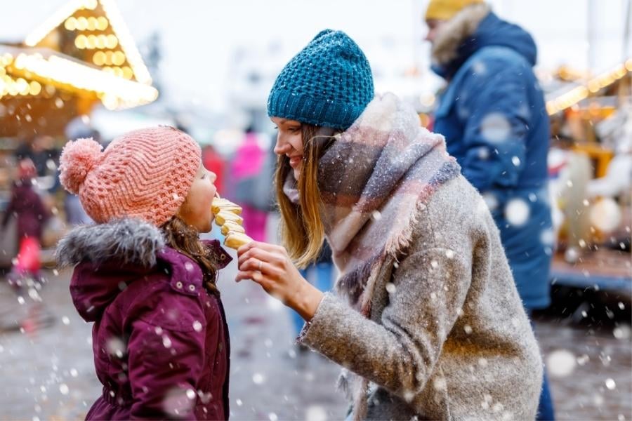 mother and daughter at a christmas market