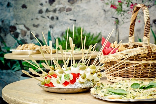 Couchgating: plan your best football viewing party. Couchgating: plan your best football viewing party.