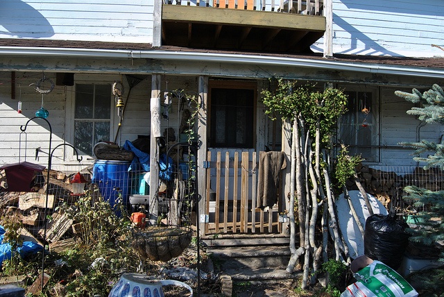 messy_yard_Flickr.jpg