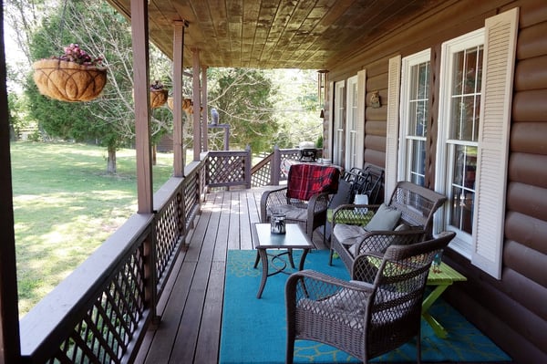 porch-1477654_1280.jpg porch-1477654_1280.jpg