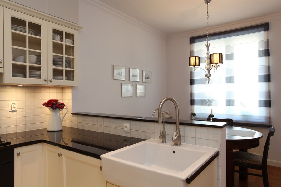 Kitchen with farmhouse sink and round table.jpeg