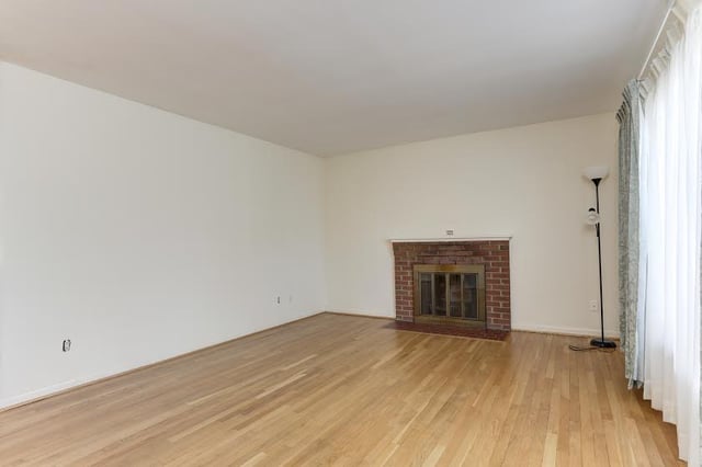 living_room_before.jpg