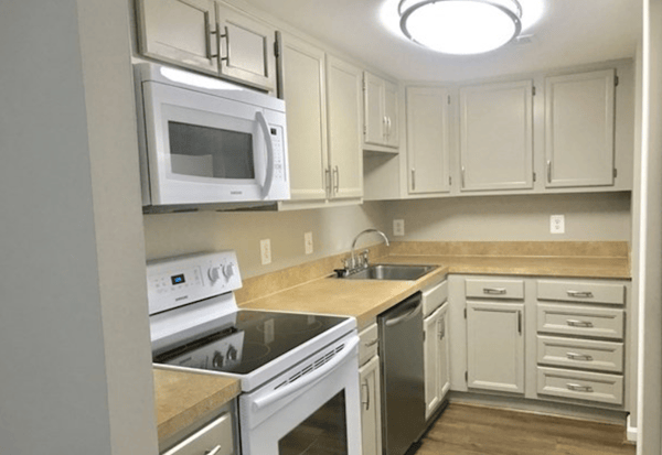 Apartment kitchen near Quantico