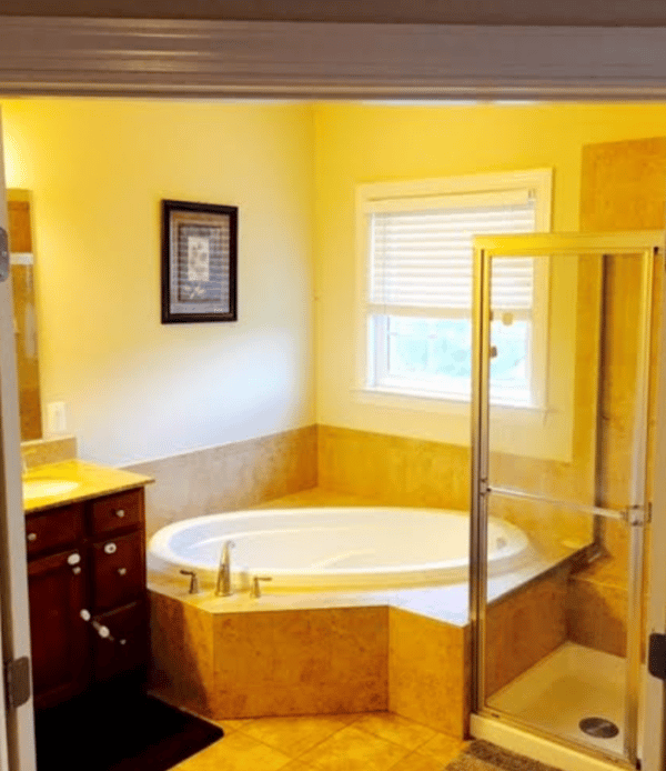 Germantown Townhome Bath