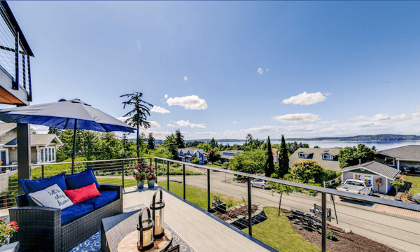 Steliacoom home with deck