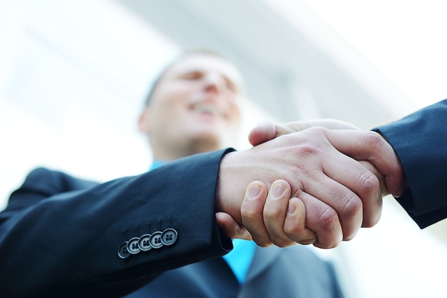 shaking hands at closing of FSBO