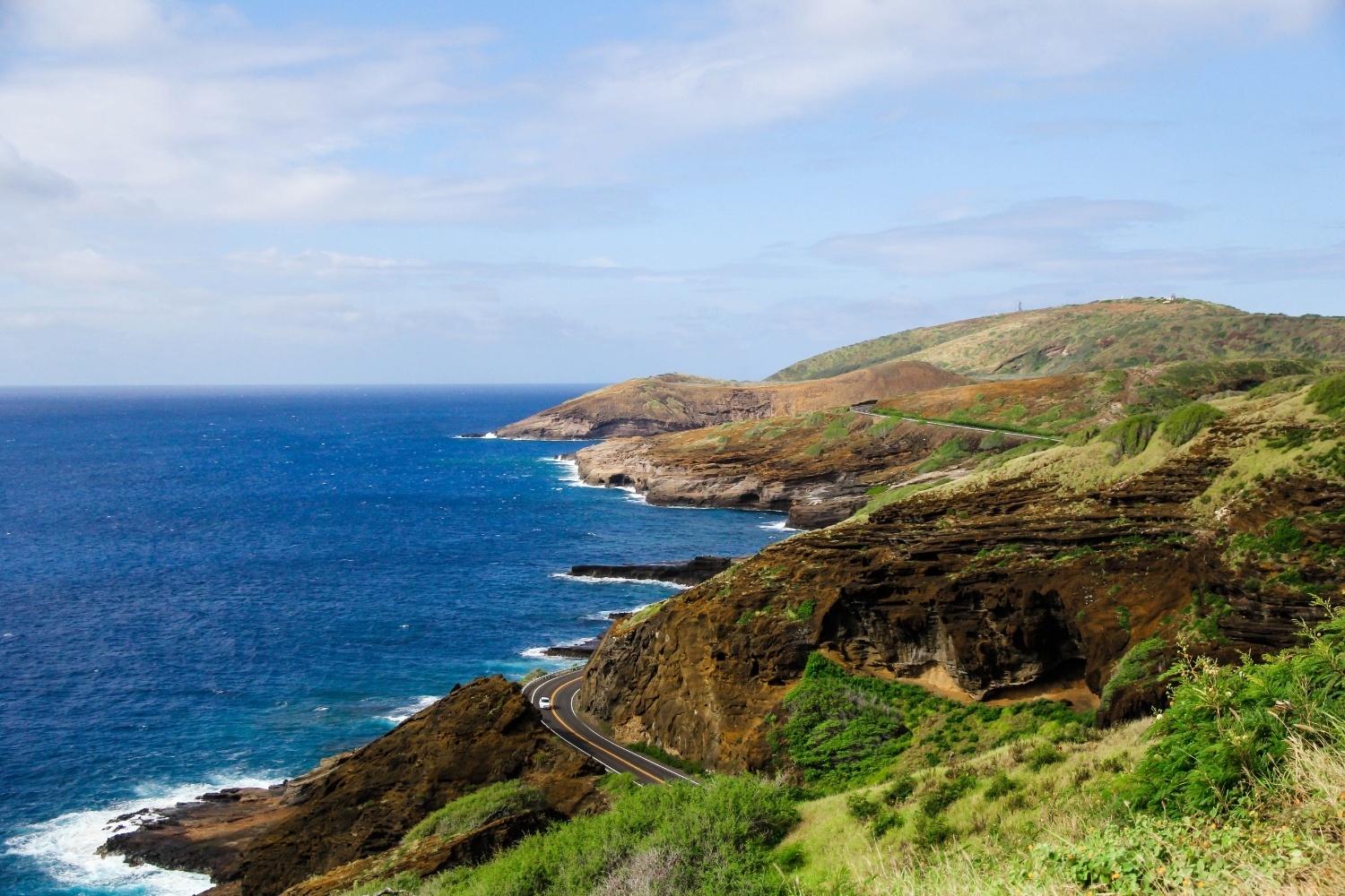 View of Oahu highway in Hawaii which has some favorite army bases