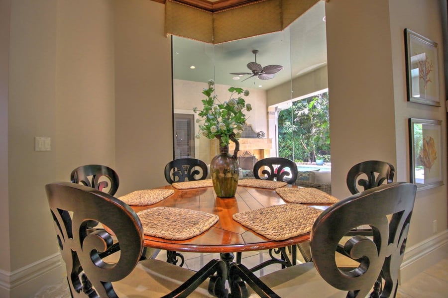 real estate photo of dining area