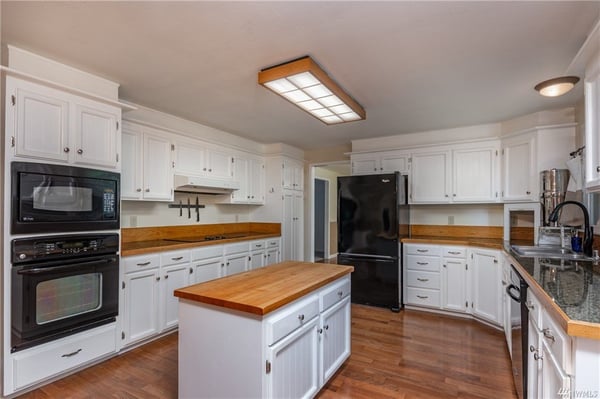 Oak Harbor Washington Colonial for Rent or Sale Kitchen