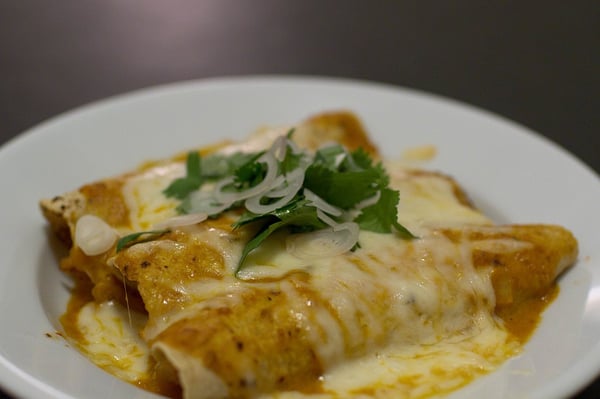 1024px-Enchiladas_suizas-1