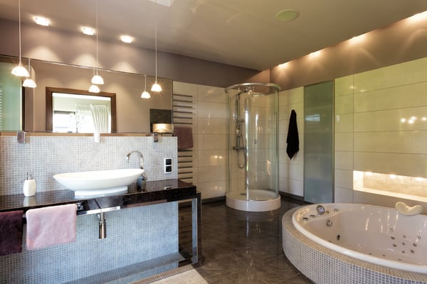 A big luxurious bathing room with elegant lighting