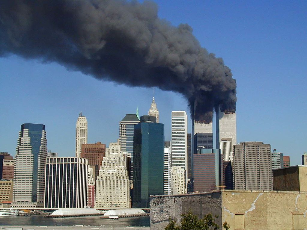 WTC_smoking_on_9-11.jpeg (1)