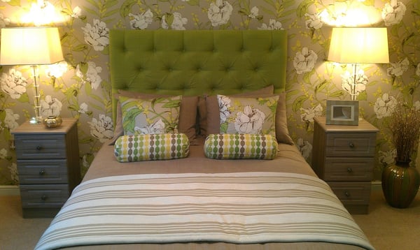 Add touches of green in your linens. 