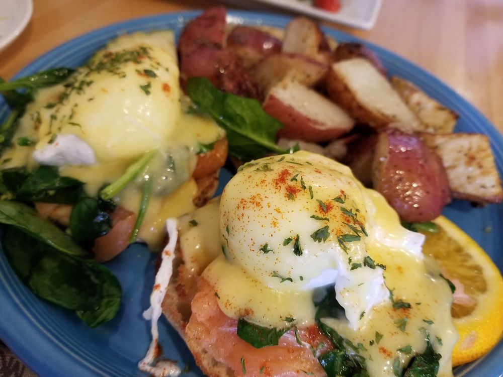 cafe kaila smoked salmon eggs benedict