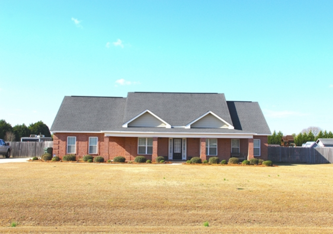 Easy Outdoor Living with These MilitaryByOwner Homes for Sale near Robins Air Force Base
