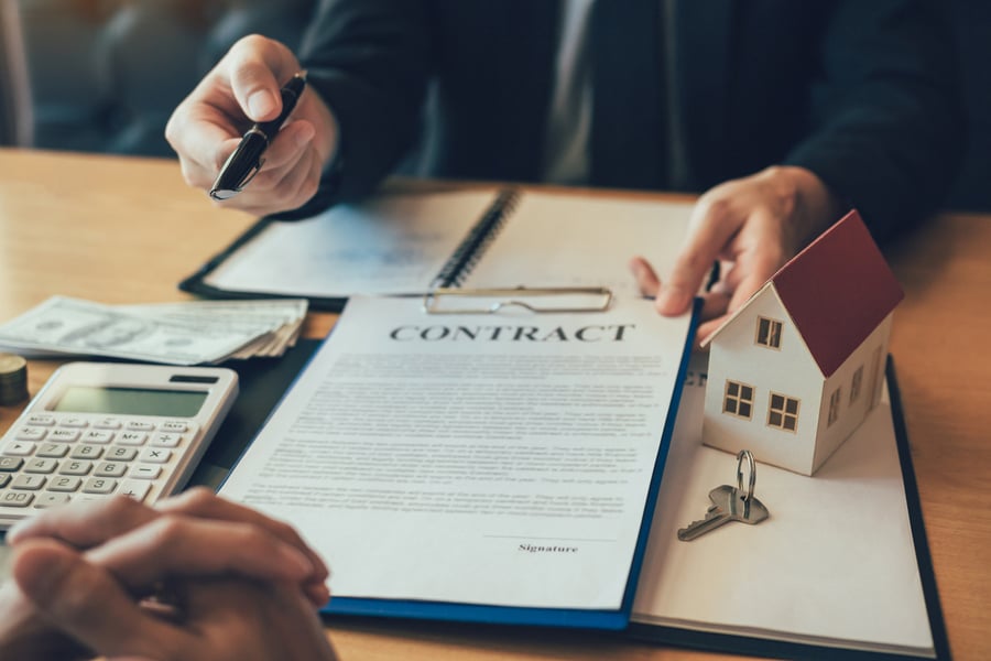 signing a rental lease