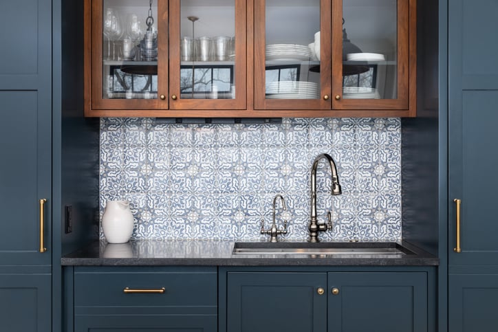 kitchen with blue and white backsplash and blue cabinets