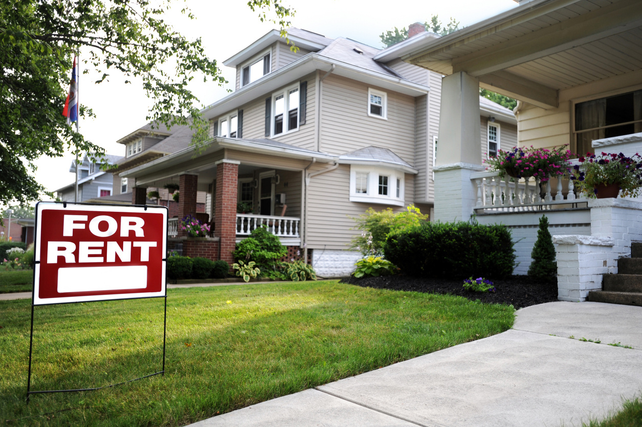 for rent sign in front of home