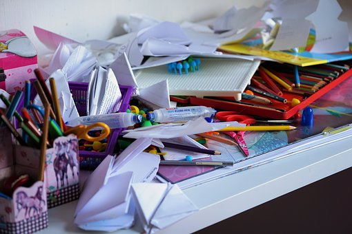 Don't include photos of clutter in your home listing. Don't include photos of clutter in your home listing.